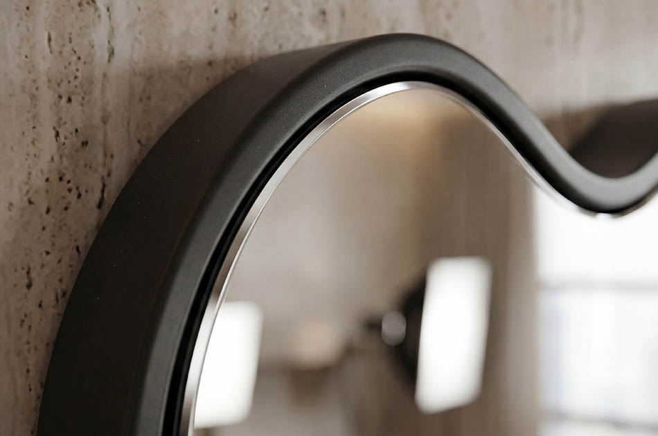 Specchio con cornice in MDF