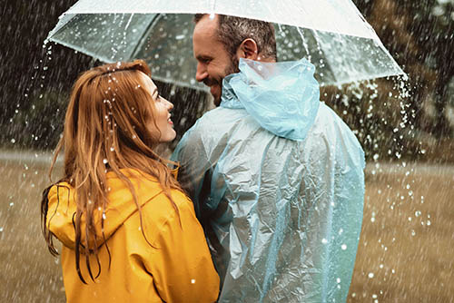Puoi installare l'applicazione AccuWeather nei nostri specchi da bagno che visualizza le previsioni del tempo attuali. È la migliore fonte di informazioni utilizzata ogni giorno da 1,5 miliardi di persone. Se hai appena verificato che la giornata non sia favorevole a lunghe passeggiate... rilassati in un bagno caldo con la tua serie televisiva preferita. Acqua calda, luci a LED soffuse e una serie televisiva di alta qualità garantiscono una giornata di successo!
