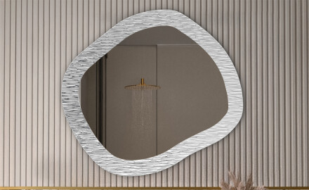 Specchi in una cornice metallica