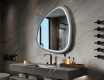 Specchio LED irregolare con cornice in MDF laccato lucido L308