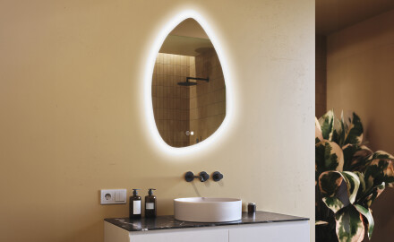 Specchio irregolare con illuminazione, 64×94 cm, bicolore, interruttore touch, tappetino riscaldante