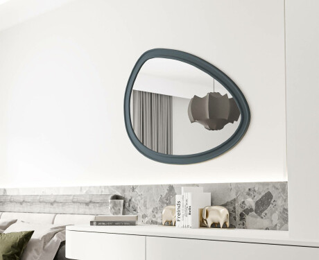 Specchio asimmetrico con cornice decorativa in MDF L304