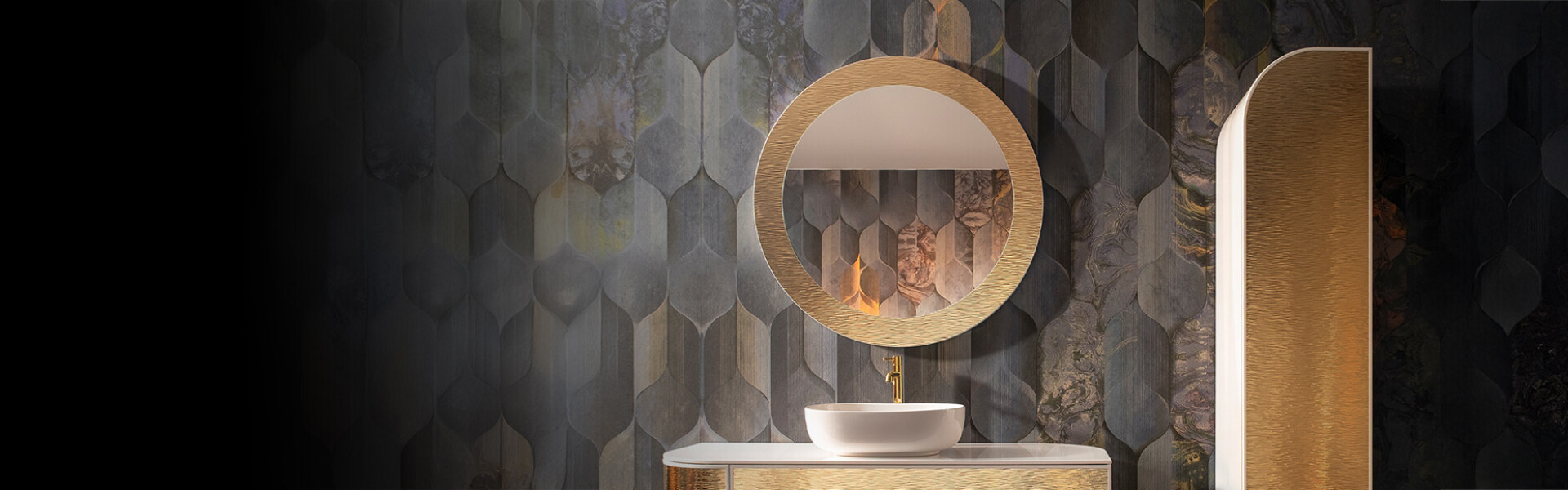 Specchi con cornice in metallo