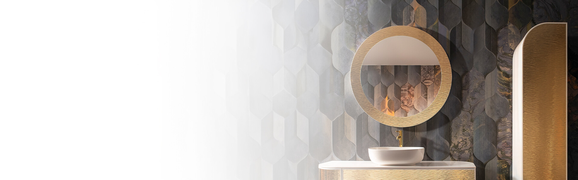 Specchi con cornice in metallo