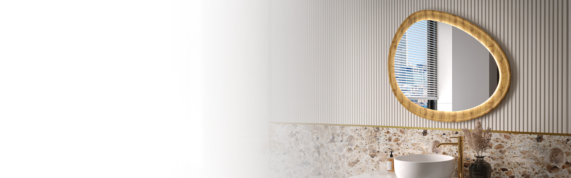 Specchi in una cornice di legno